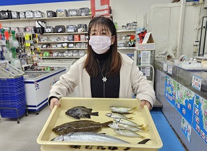 泳がせ釣りで釣った女の人