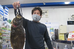 ヒラメ 沙美海岸で釣った男